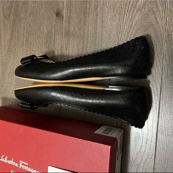 Salvatore Ferragamo Varina Black Leather Bow Buckle Size 8 Ballet Flats Shoes - Picture 4 of 10